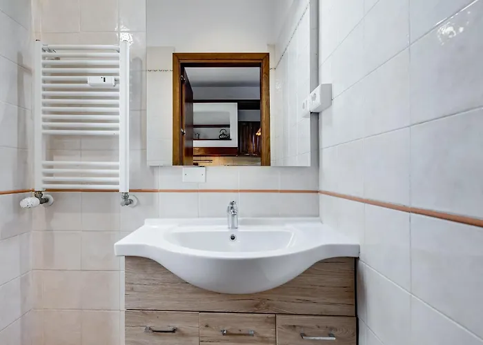 Bdc - Egeria 3-bdr Huge Apartment Rom
